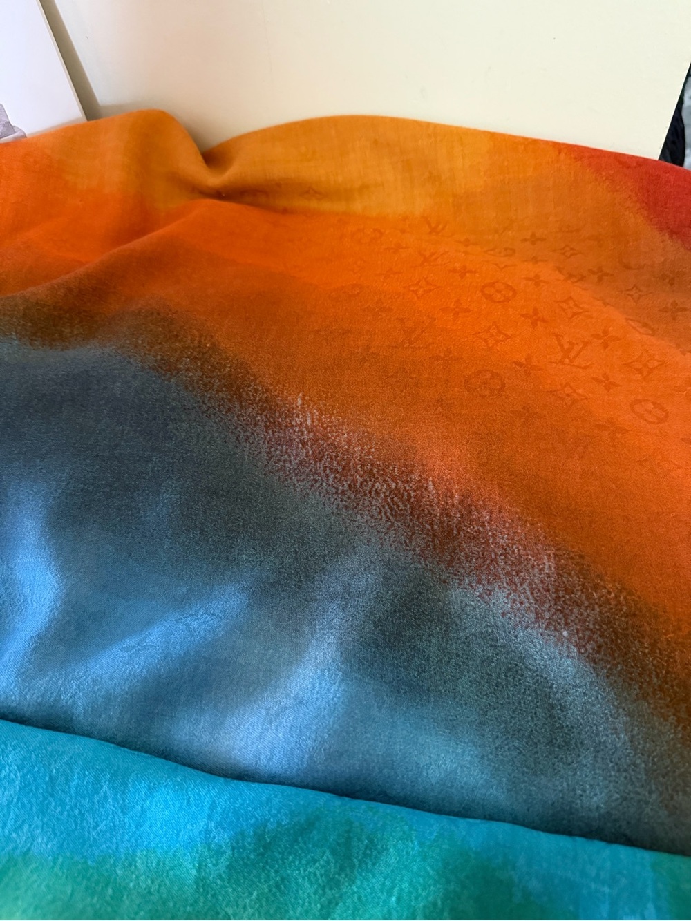 Louis Vuitton Multicolor Gradient Monogram Scarf. - Picture 2 of 16